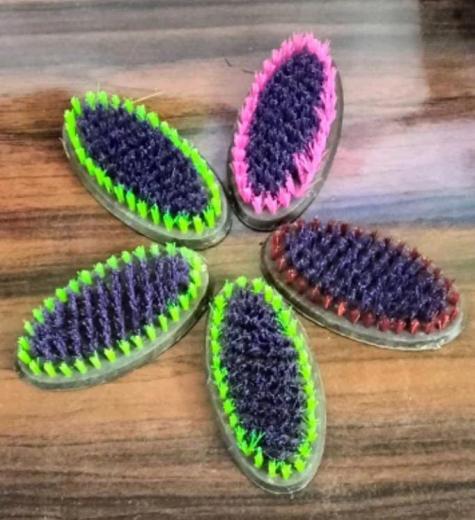 Brush plastic thumbnail 1
